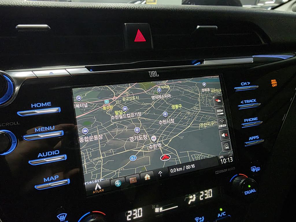 Toyota Camry — photo 11