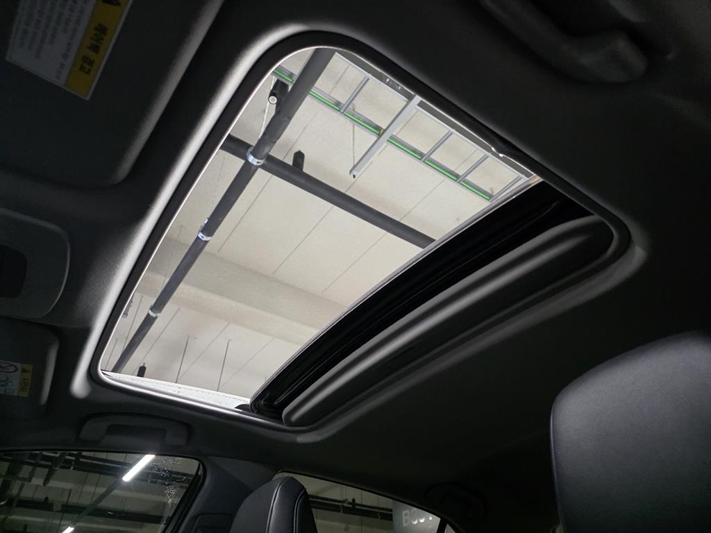 Toyota Camry — photo 13