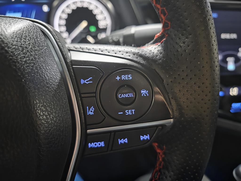 Toyota Camry — photo 14