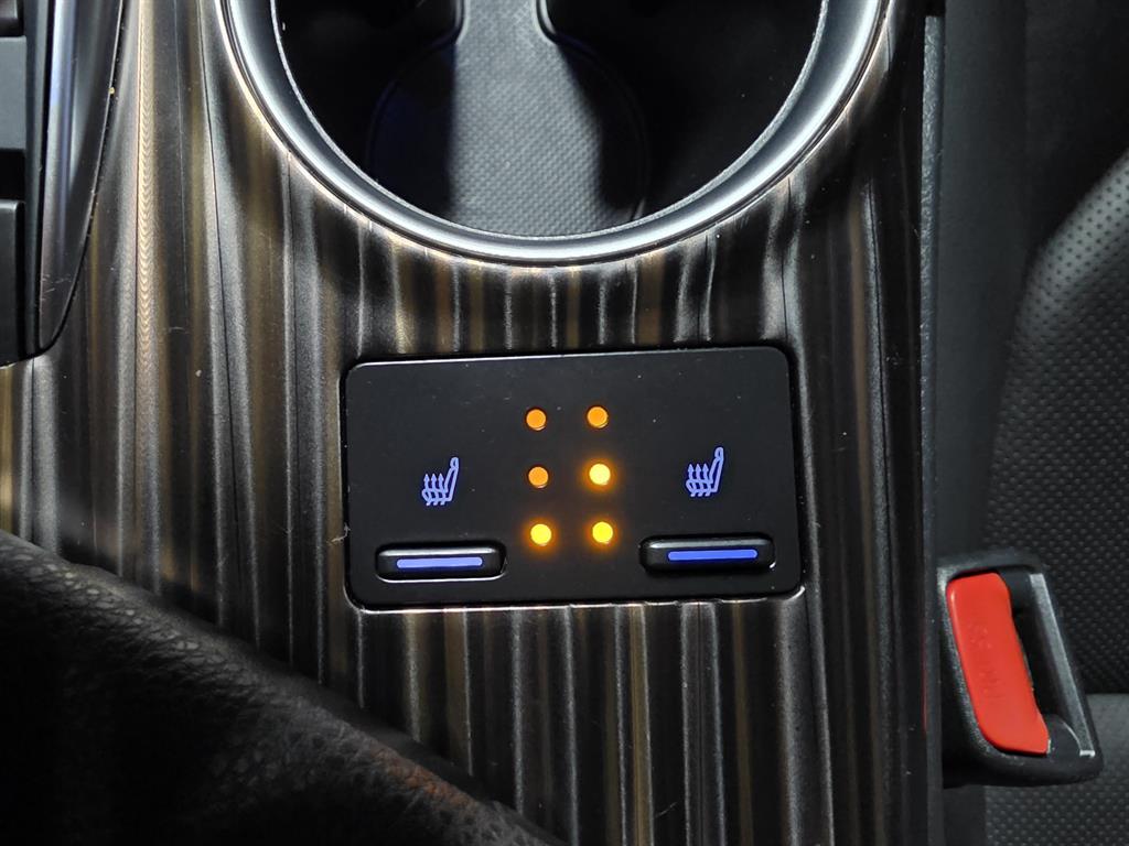 Toyota Camry — photo 16