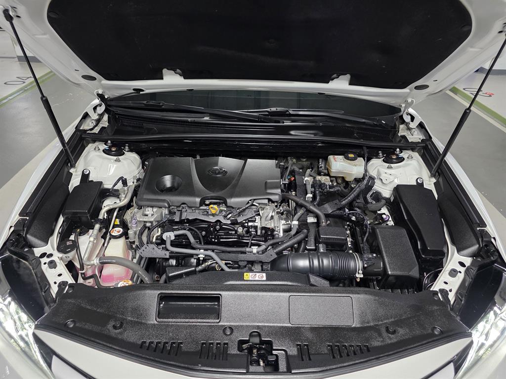 Toyota Camry — photo 18