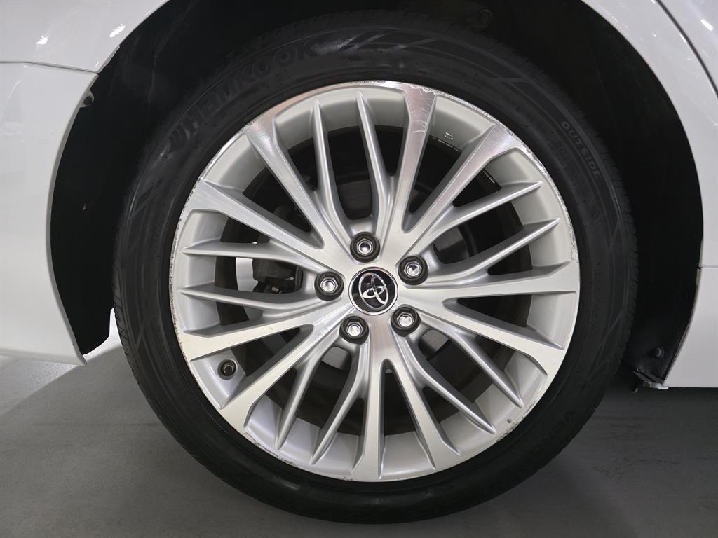 Toyota Camry — photo 19