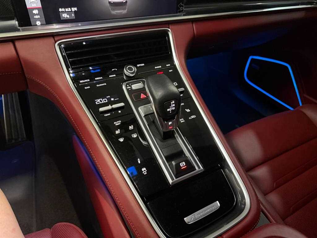 Porsche Panamera — photo 18