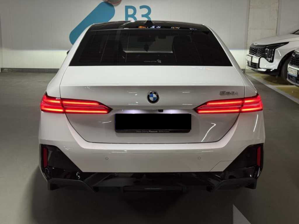 BMW 5-Series — photo 04