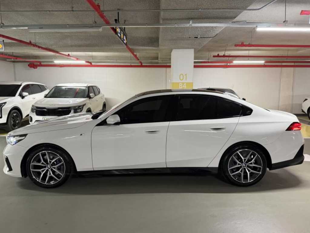 BMW 5-Series — photo 05