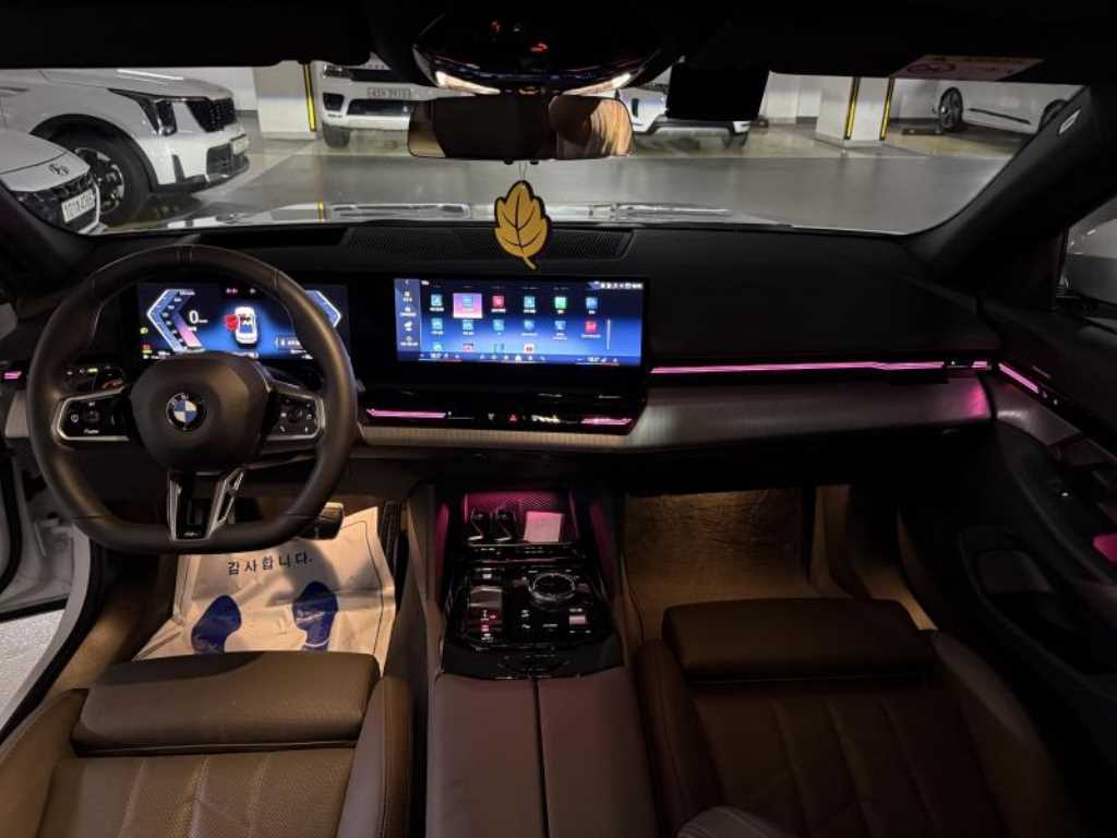 BMW 5-Series — photo 08