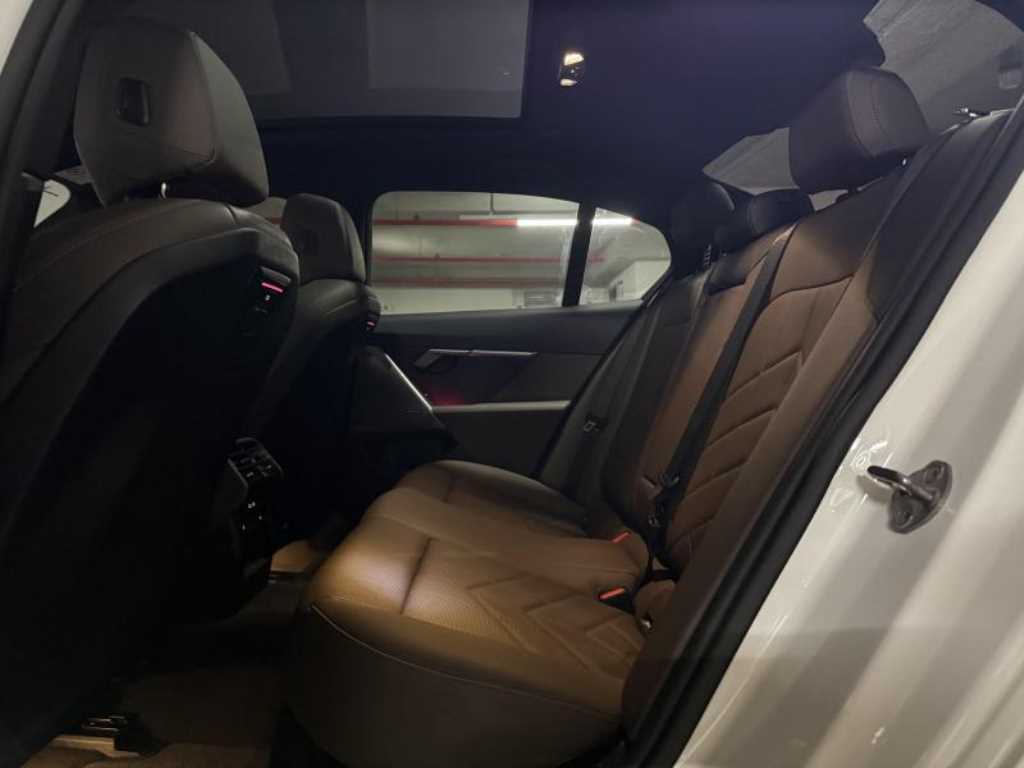 BMW 5-Series — photo 10