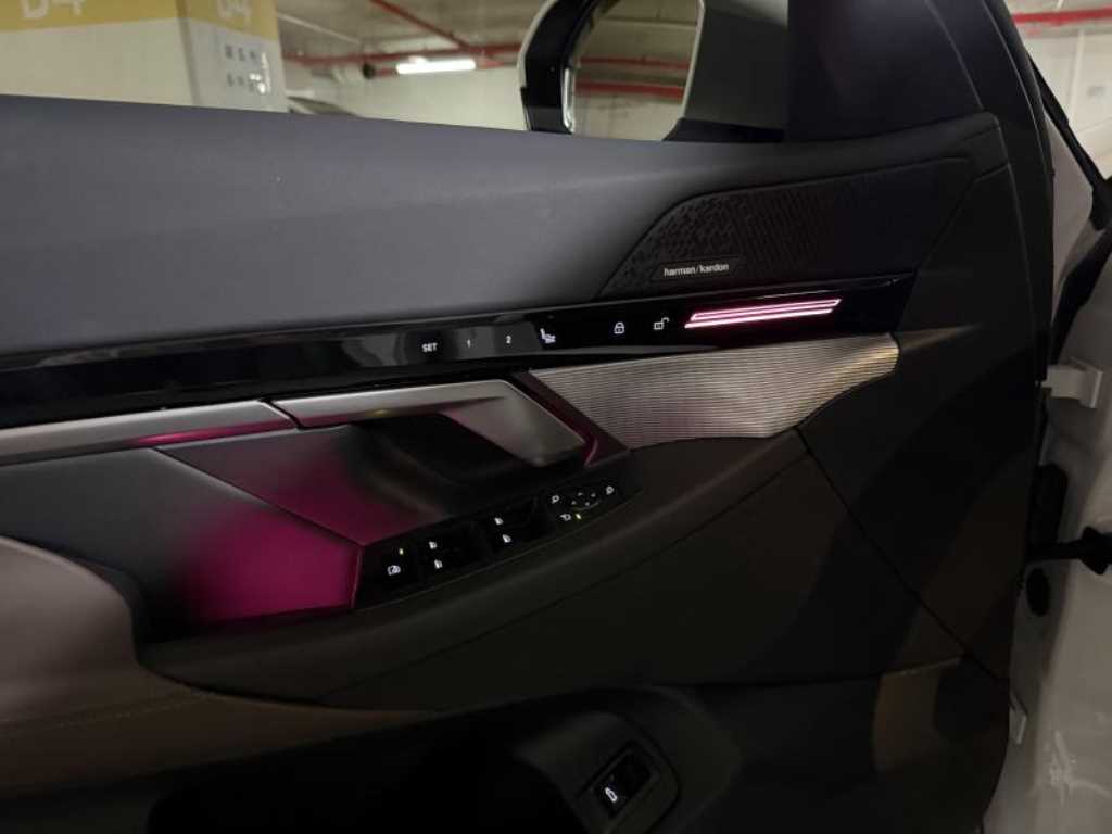 BMW 5-Series — photo 17