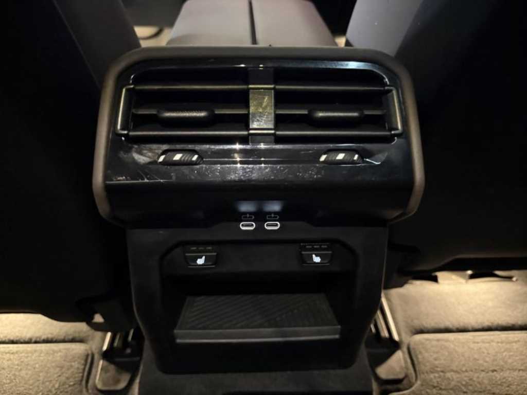 BMW 5-Series — photo 18