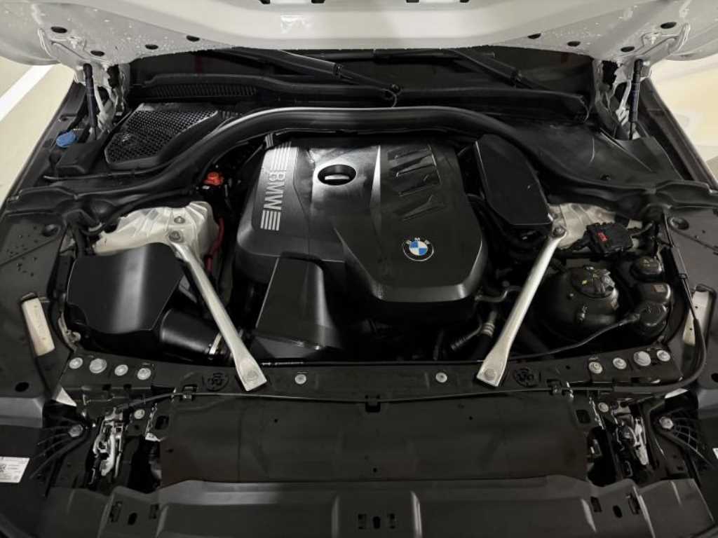 BMW 5-Series — photo 20
