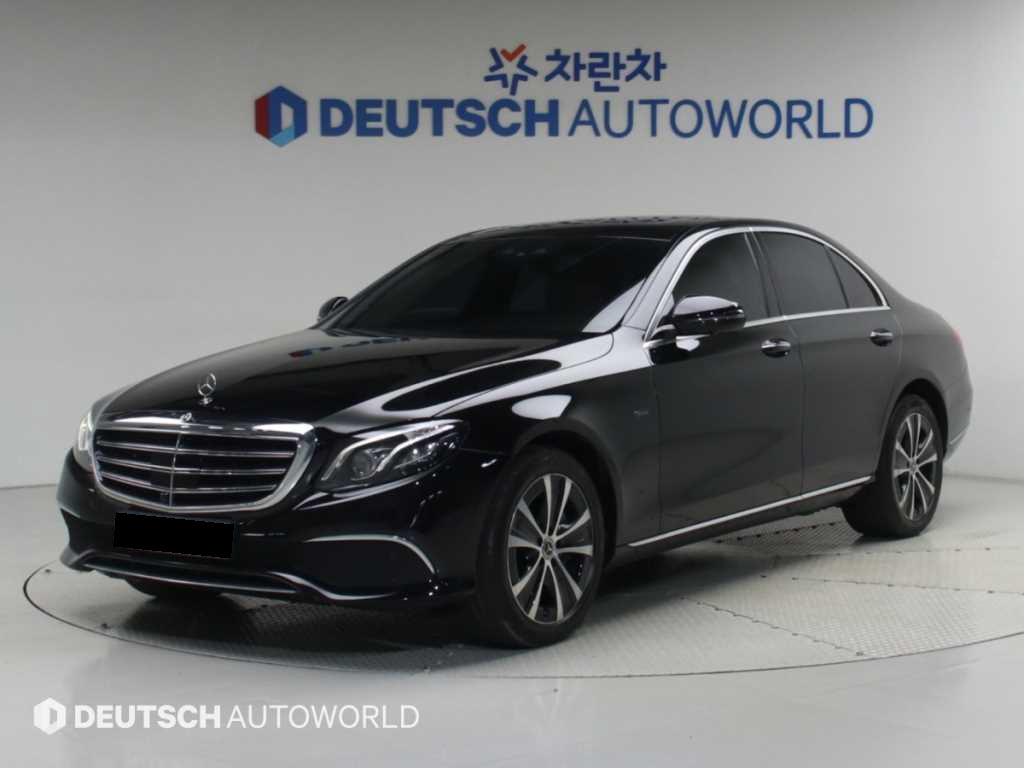 Mercedes-Benz E-Class — photo 01