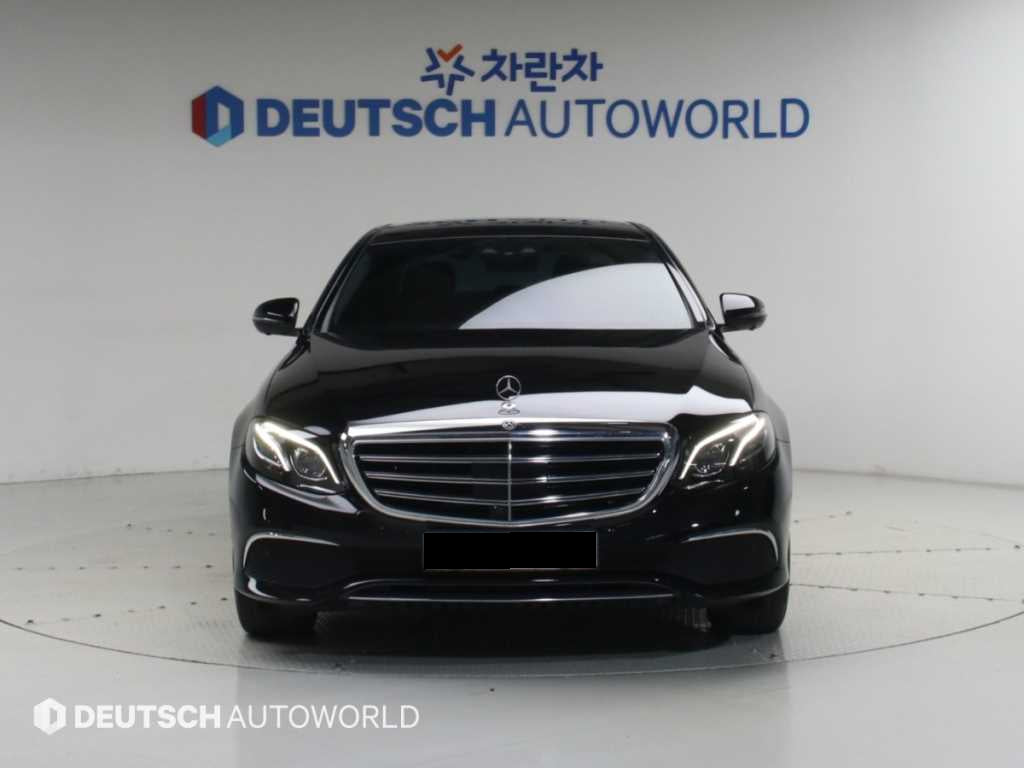 Mercedes-Benz E-Class — photo 03
