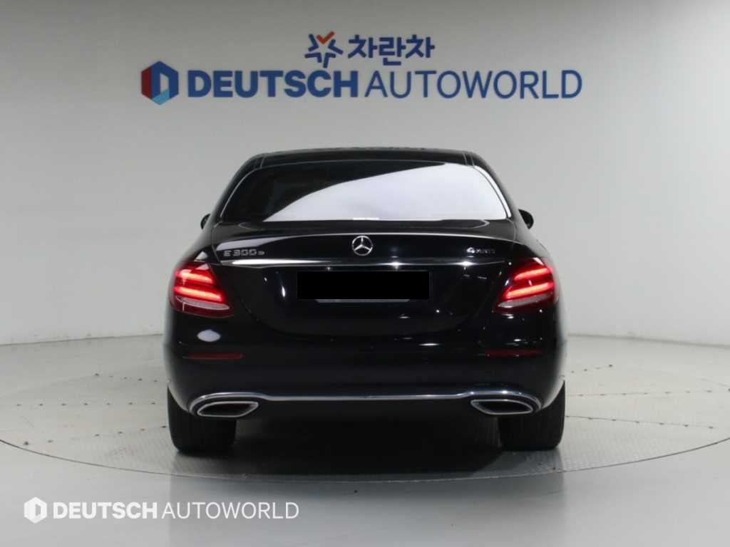 Mercedes-Benz E-Class — photo 04