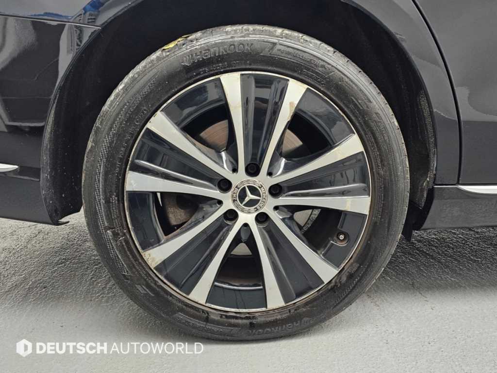 Mercedes-Benz E-Class — photo 05