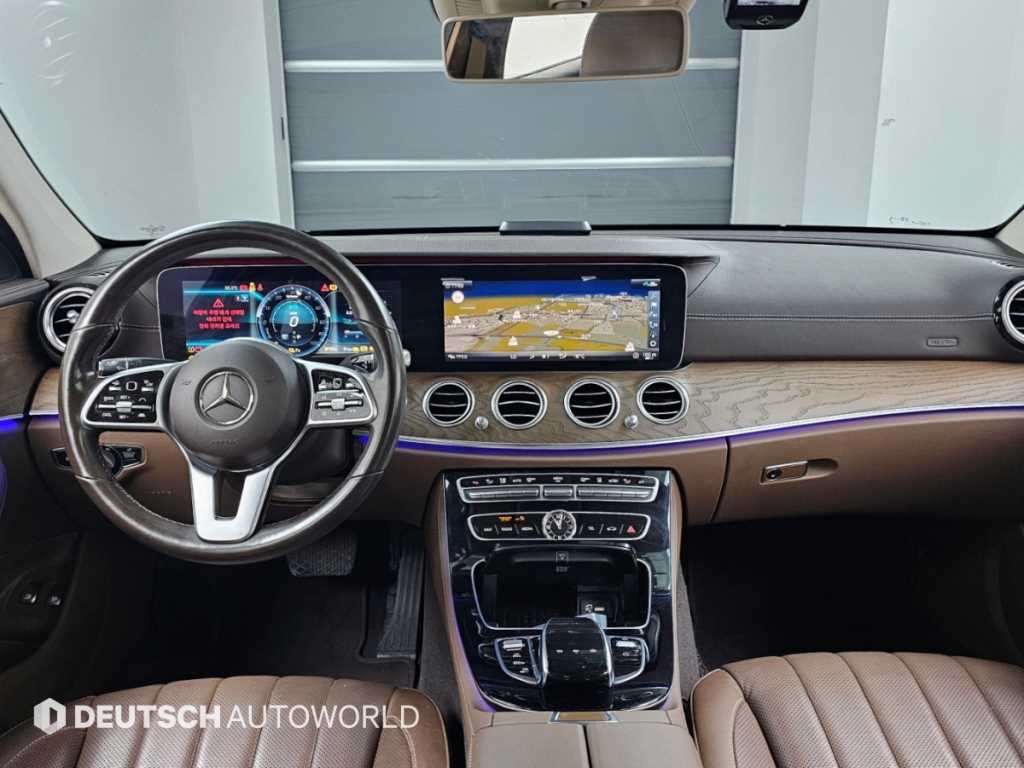 Mercedes-Benz E-Class — photo 07