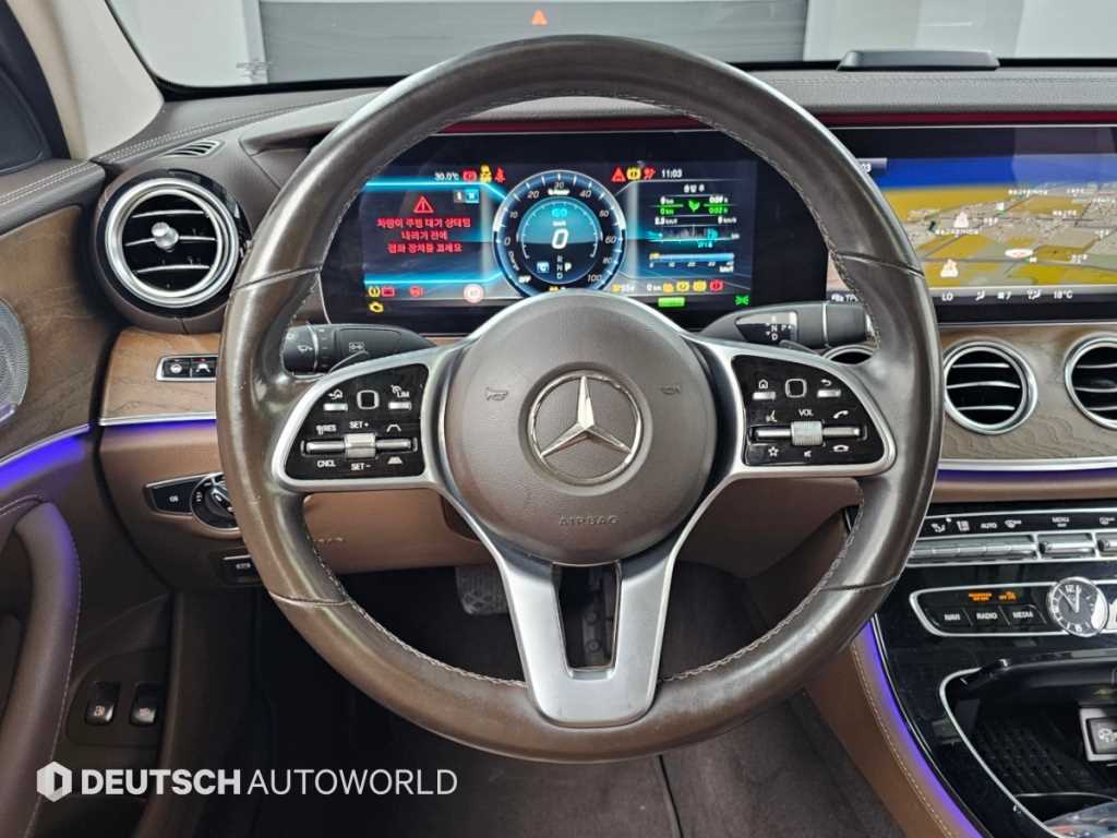 Mercedes-Benz E-Class — photo 13
