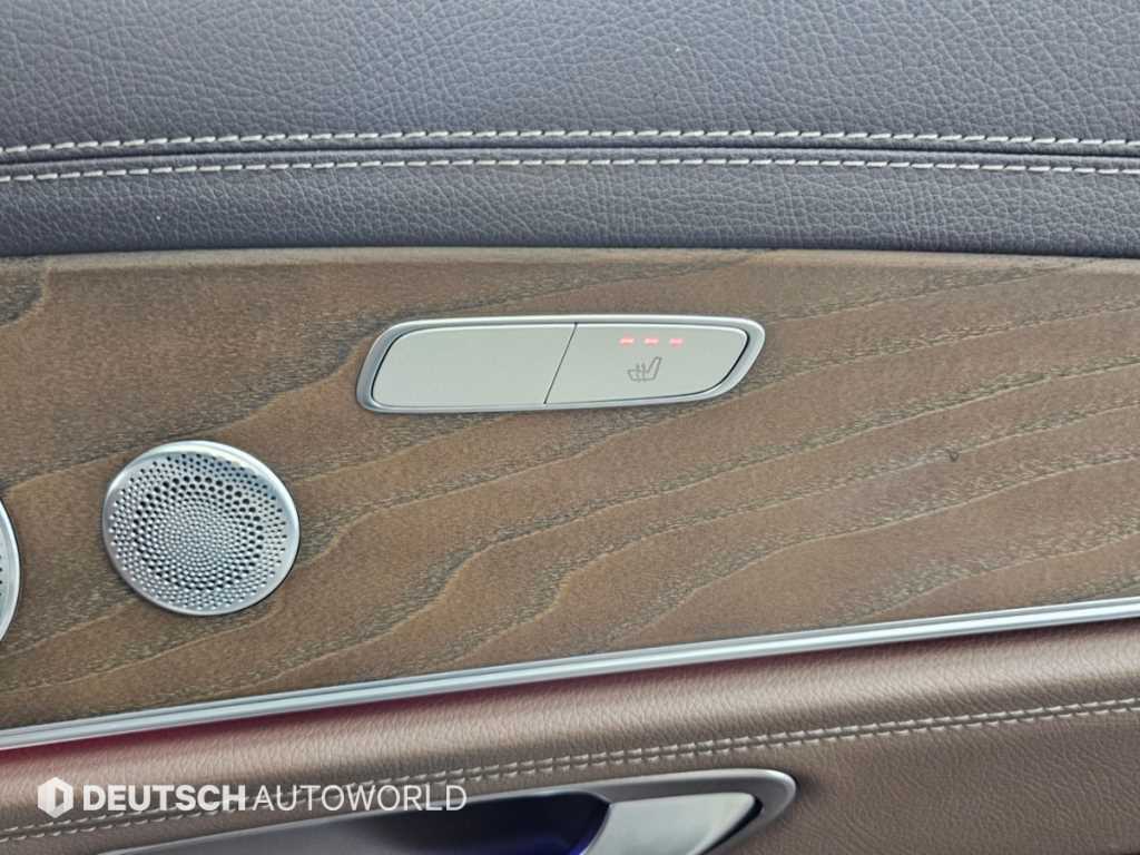 Mercedes-Benz E-Class — photo 16