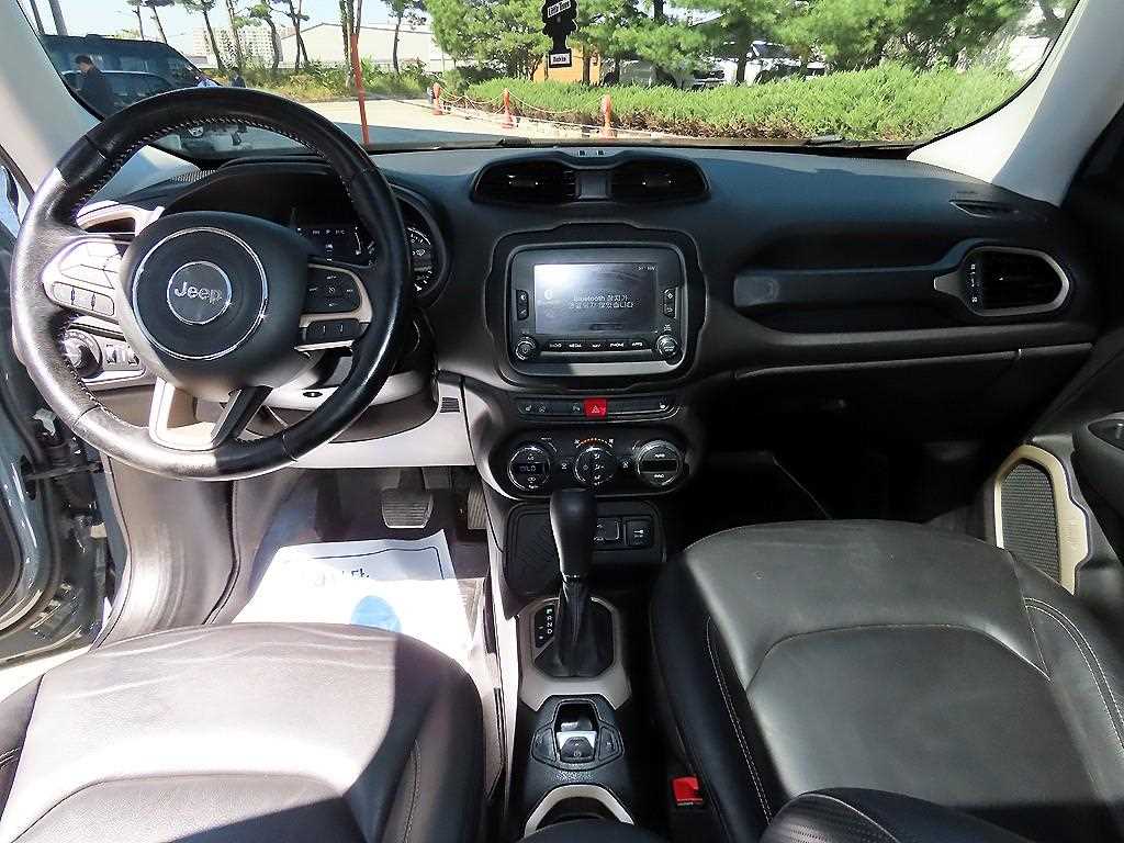 Jeep Renegade — photo 06