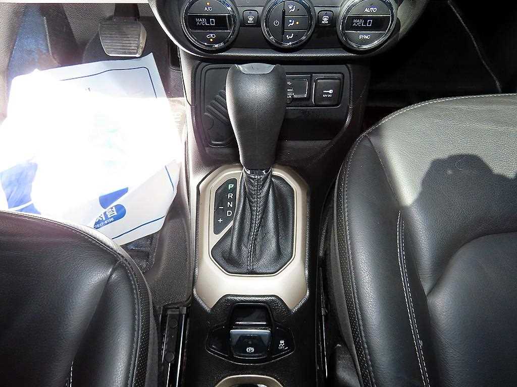 Jeep Renegade — photo 09