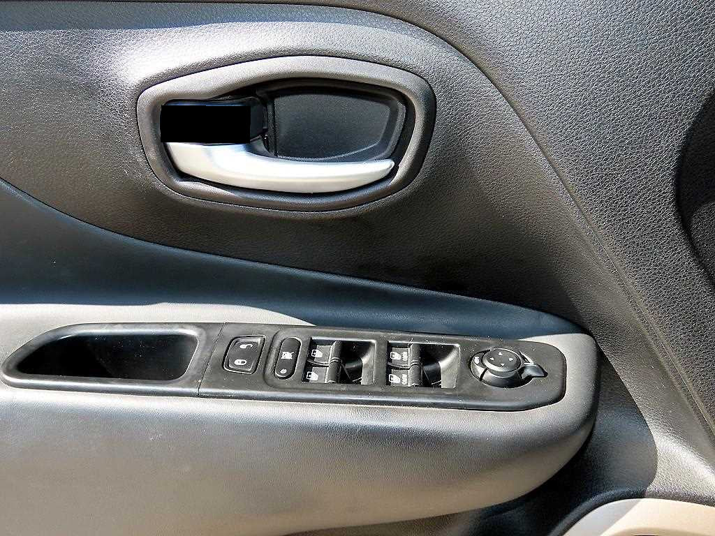 Jeep Renegade — photo 10