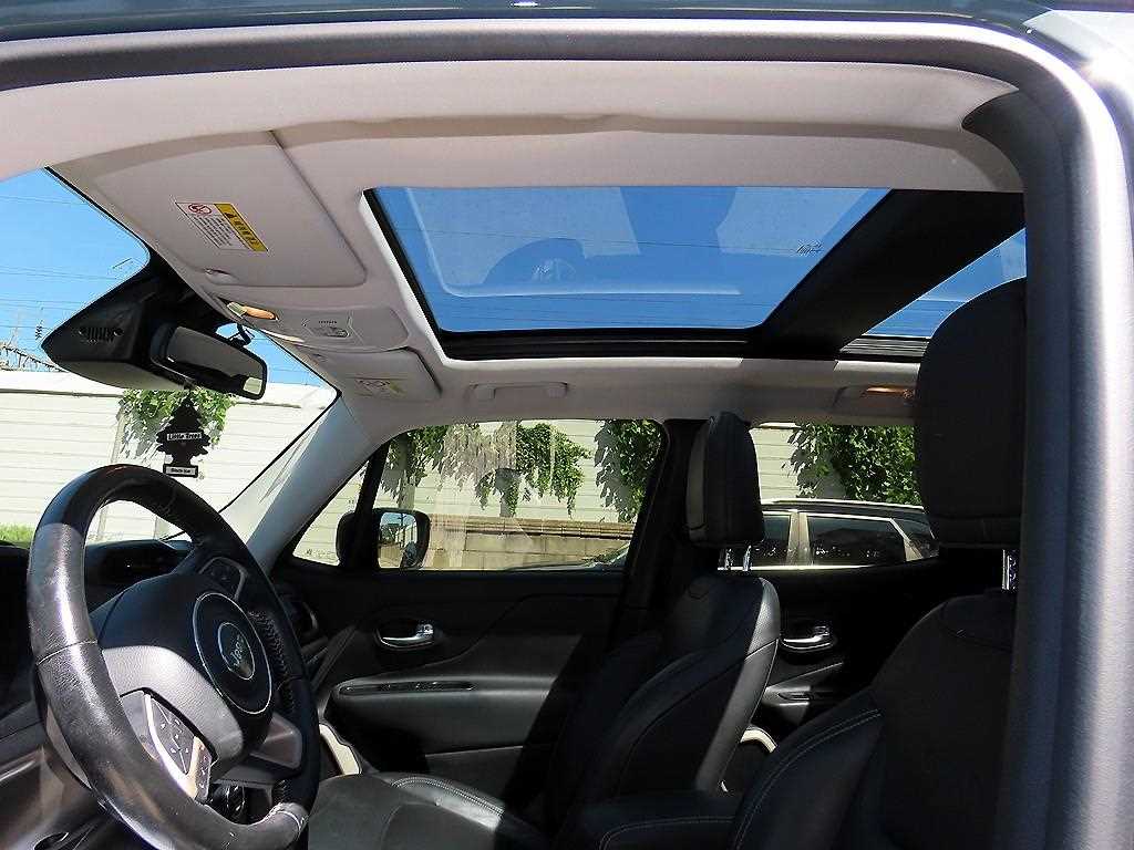 Jeep Renegade — photo 16