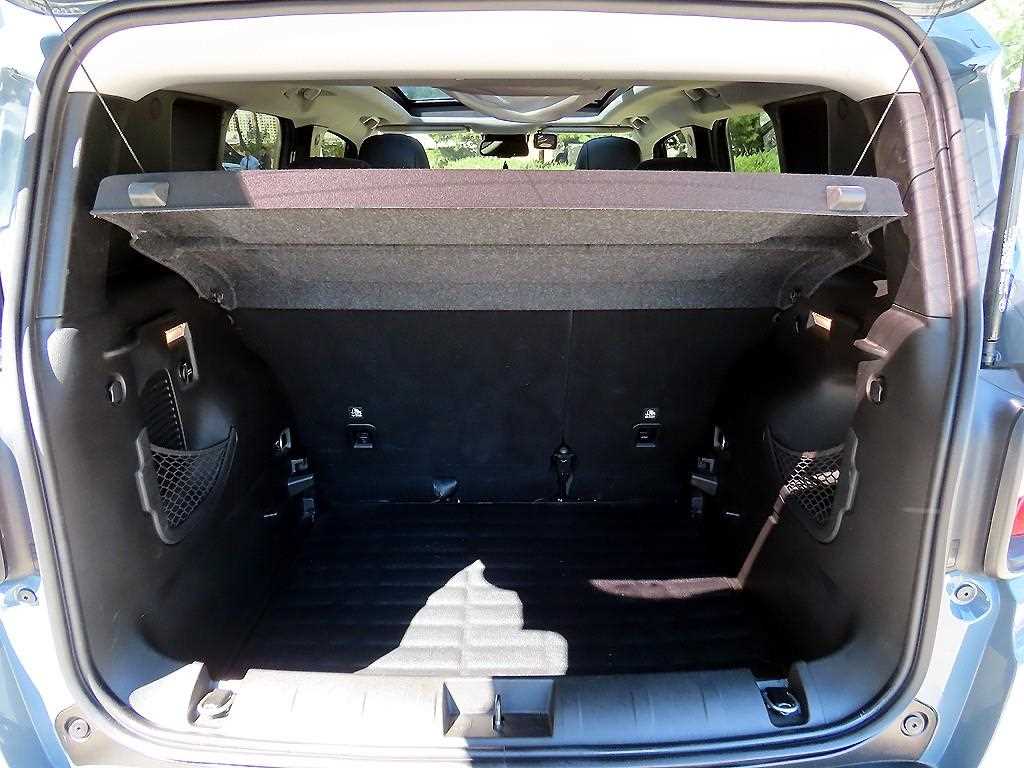 Jeep Renegade — photo 17