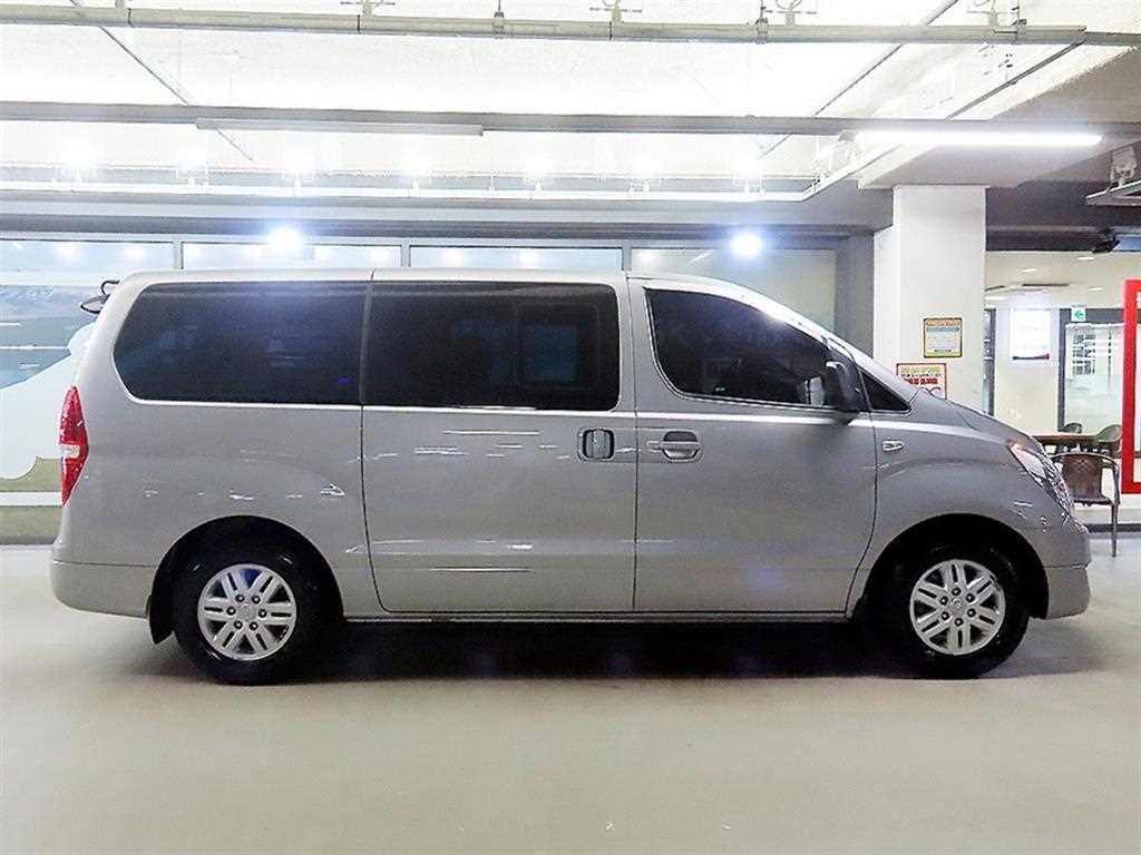Hyundai Starex — photo 03