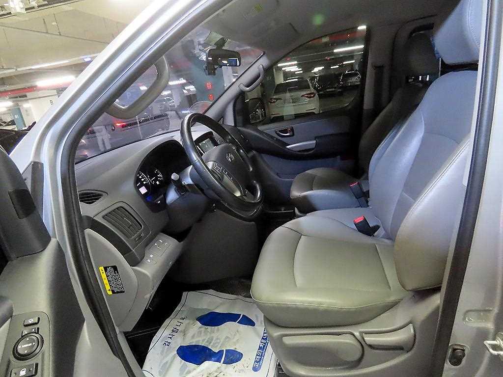 Hyundai Starex — photo 07