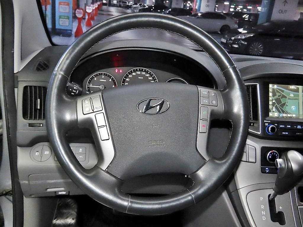 Hyundai Starex — photo 08