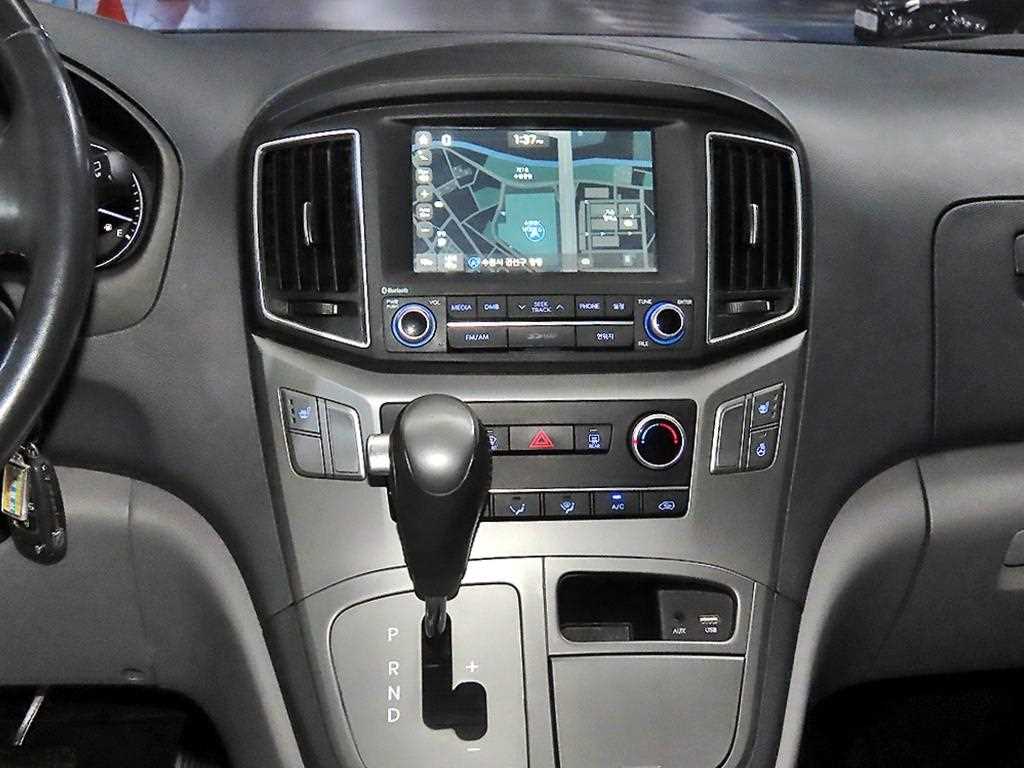Hyundai Starex — photo 11