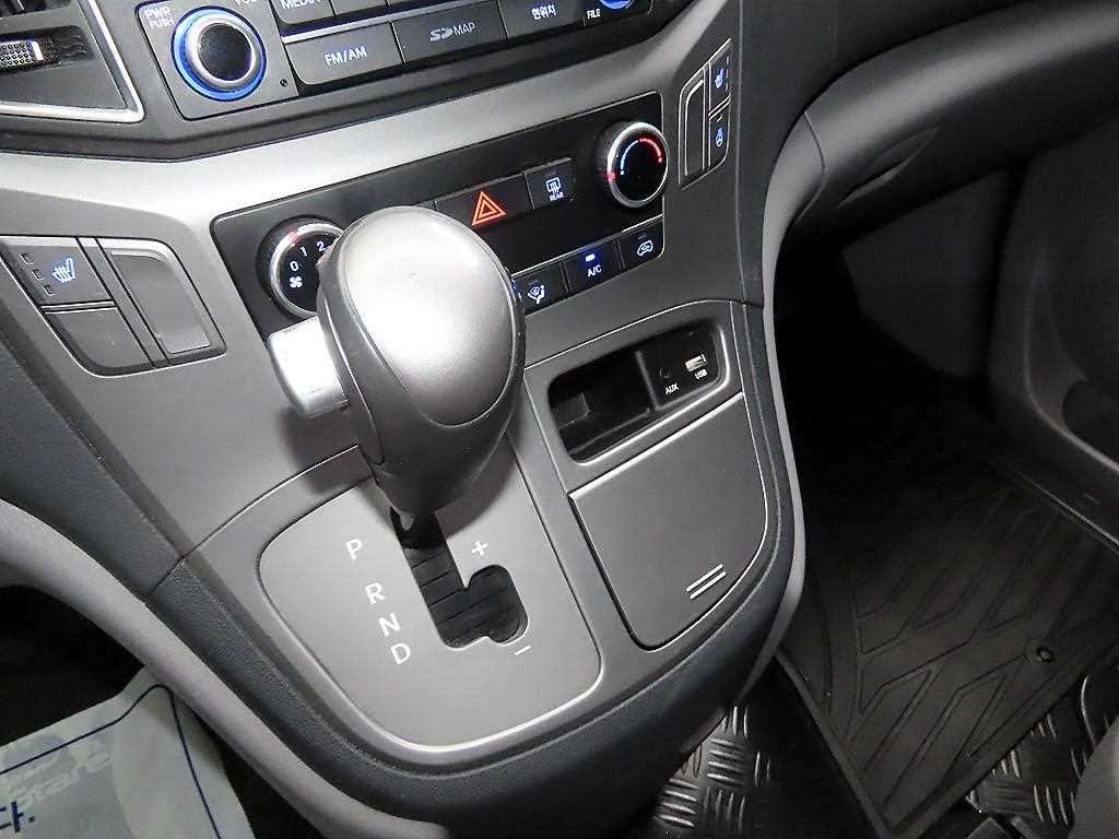 Hyundai Starex — photo 12