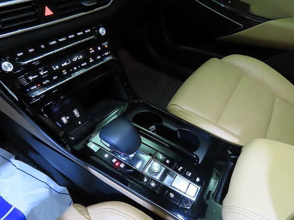 Kia K7 — photo 12
