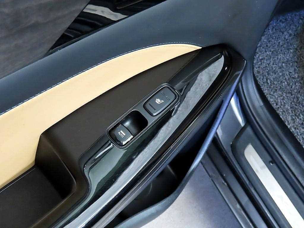 Kia K7 — photo 17
