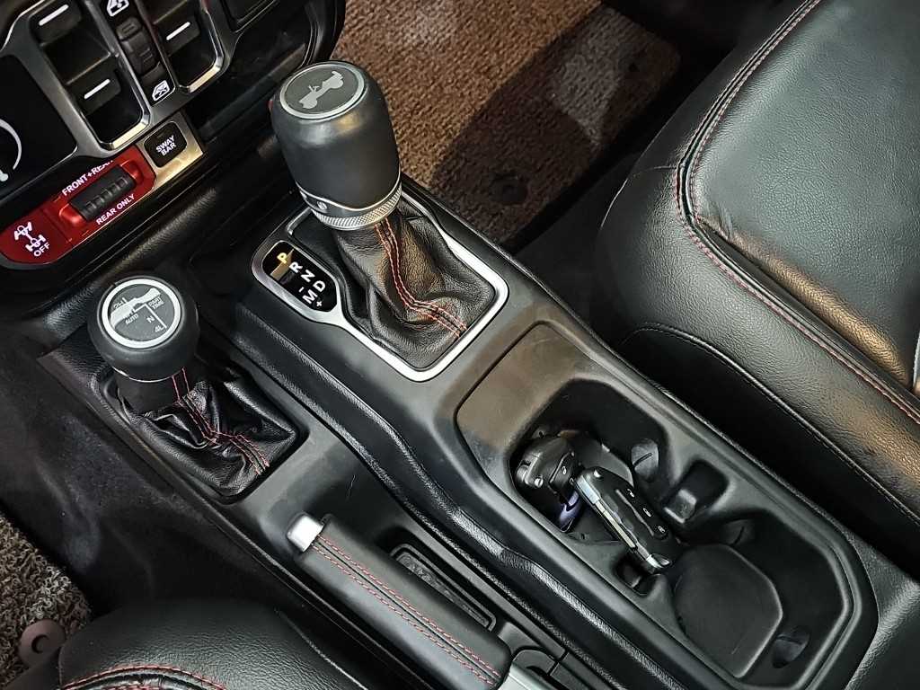 Jeep Wrangler — photo 08