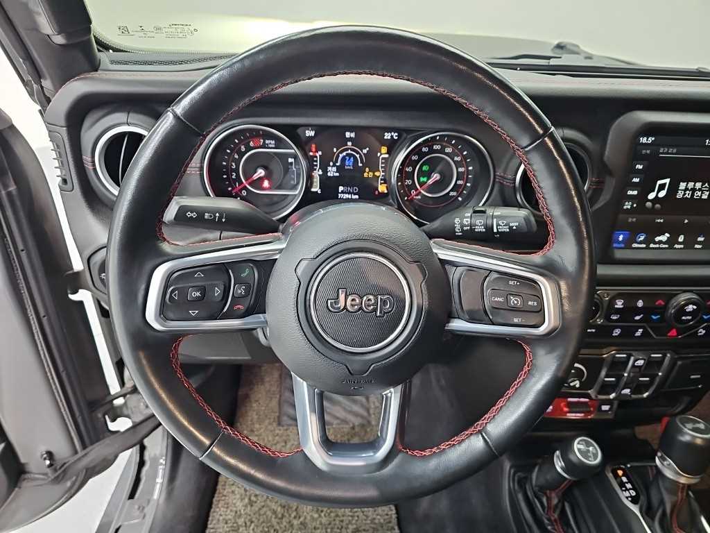 Jeep Wrangler — photo 09