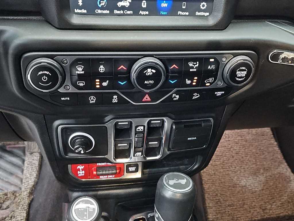 Jeep Wrangler — photo 10