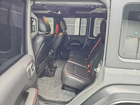 Jeep Wrangler — photo 12
