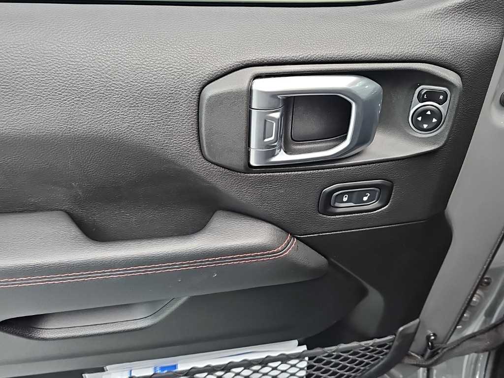 Jeep Wrangler — photo 15