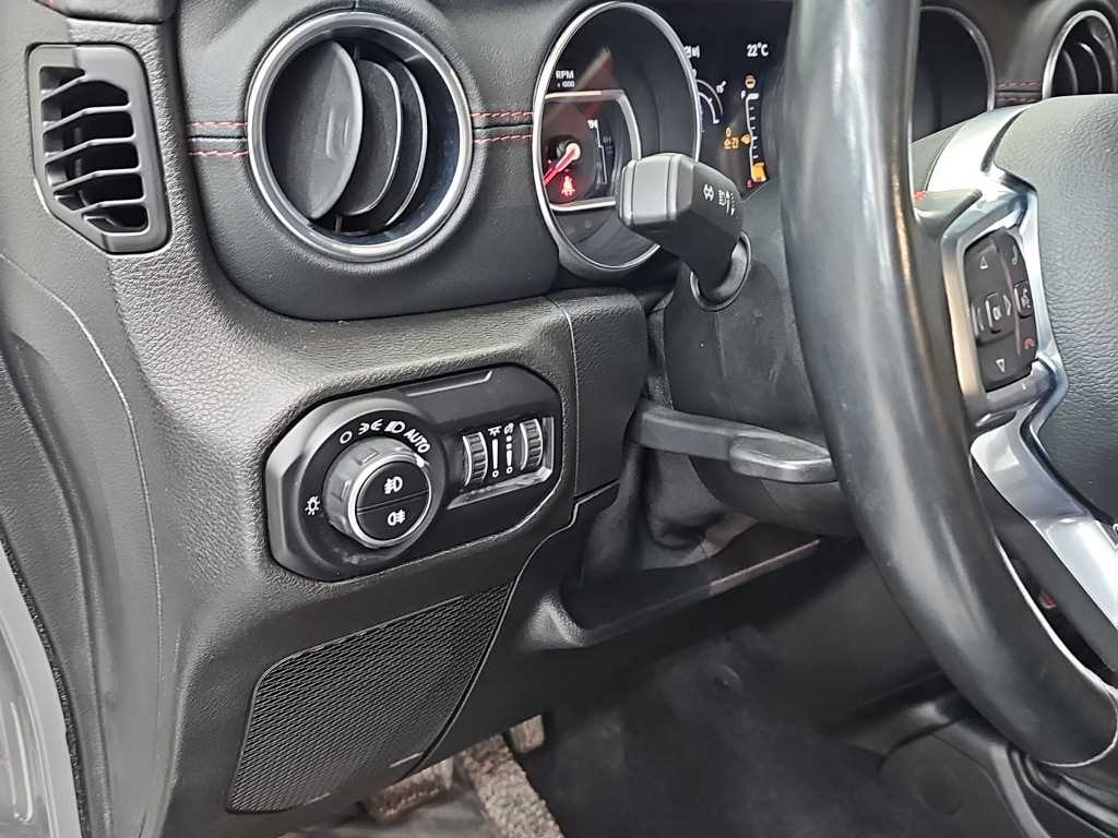 Jeep Wrangler — photo 16