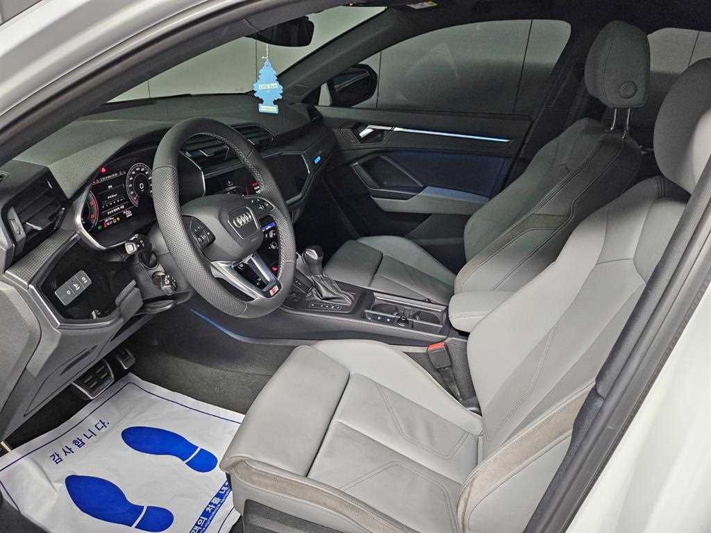 Audi Q3 — photo 20