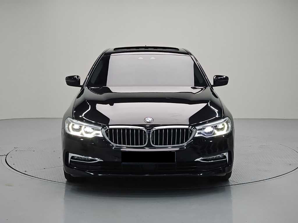 BMW 5-Series — photo 01
