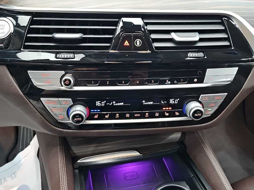 BMW 5-Series — photo 10