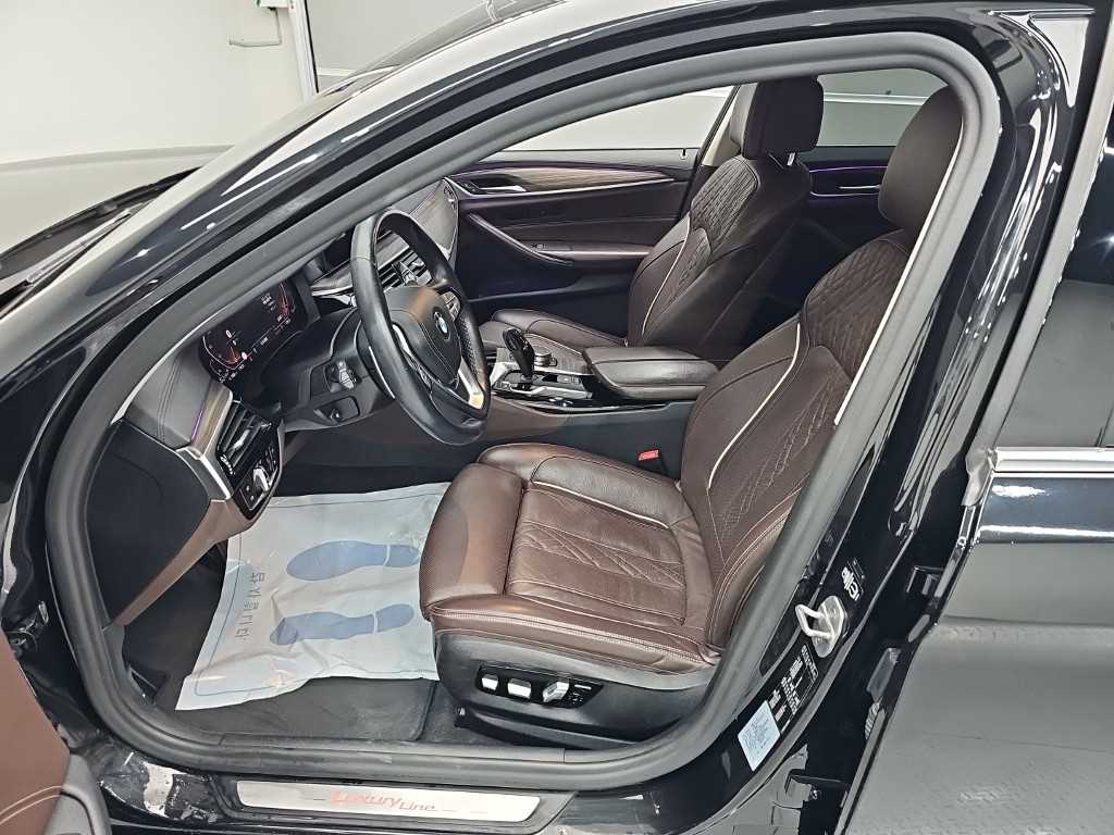 BMW 5-Series — photo 11