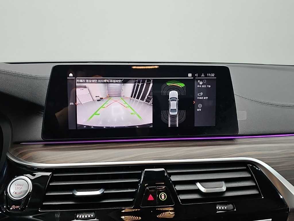 BMW 5-Series — photo 16