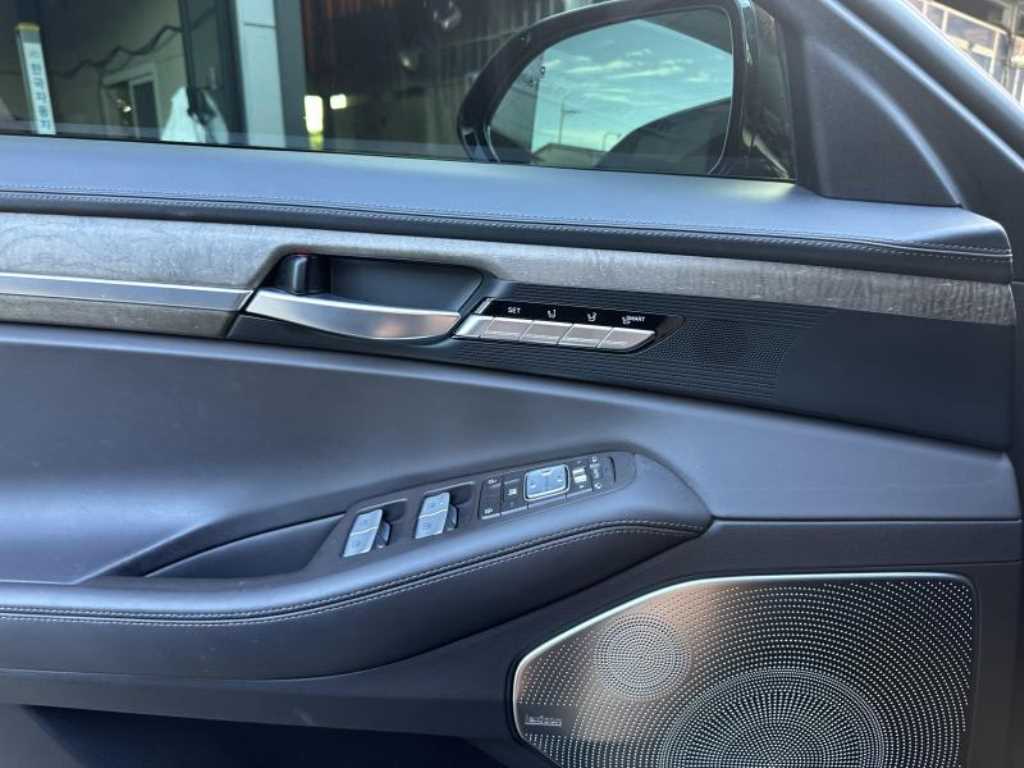 Genesis G90 — photo 09