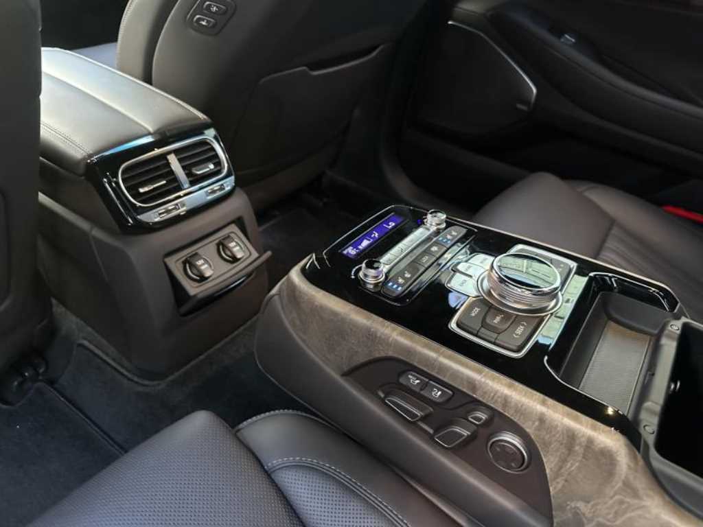 Genesis G90 — photo 15