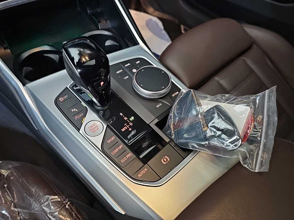 BMW 3-Series — photo 08