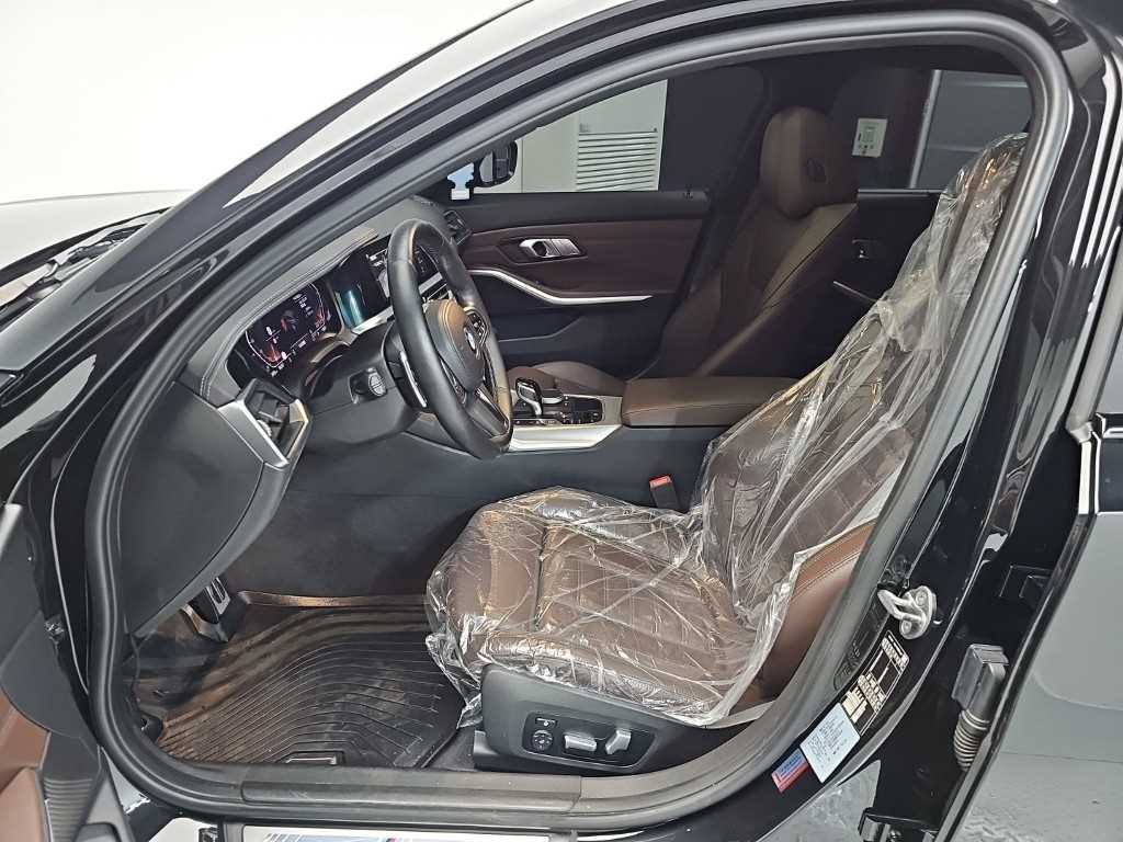 BMW 3-Series — photo 11