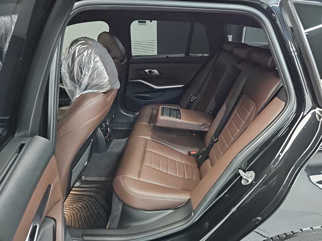 BMW 3-Series — photo 12