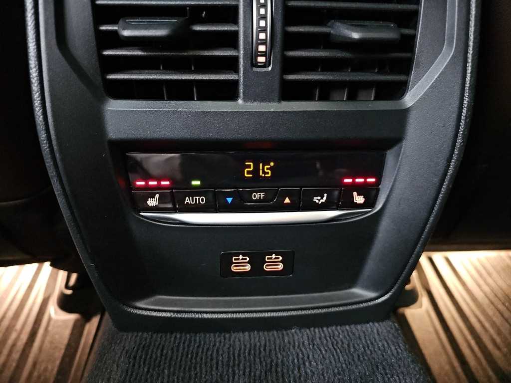 BMW 3-Series — photo 13
